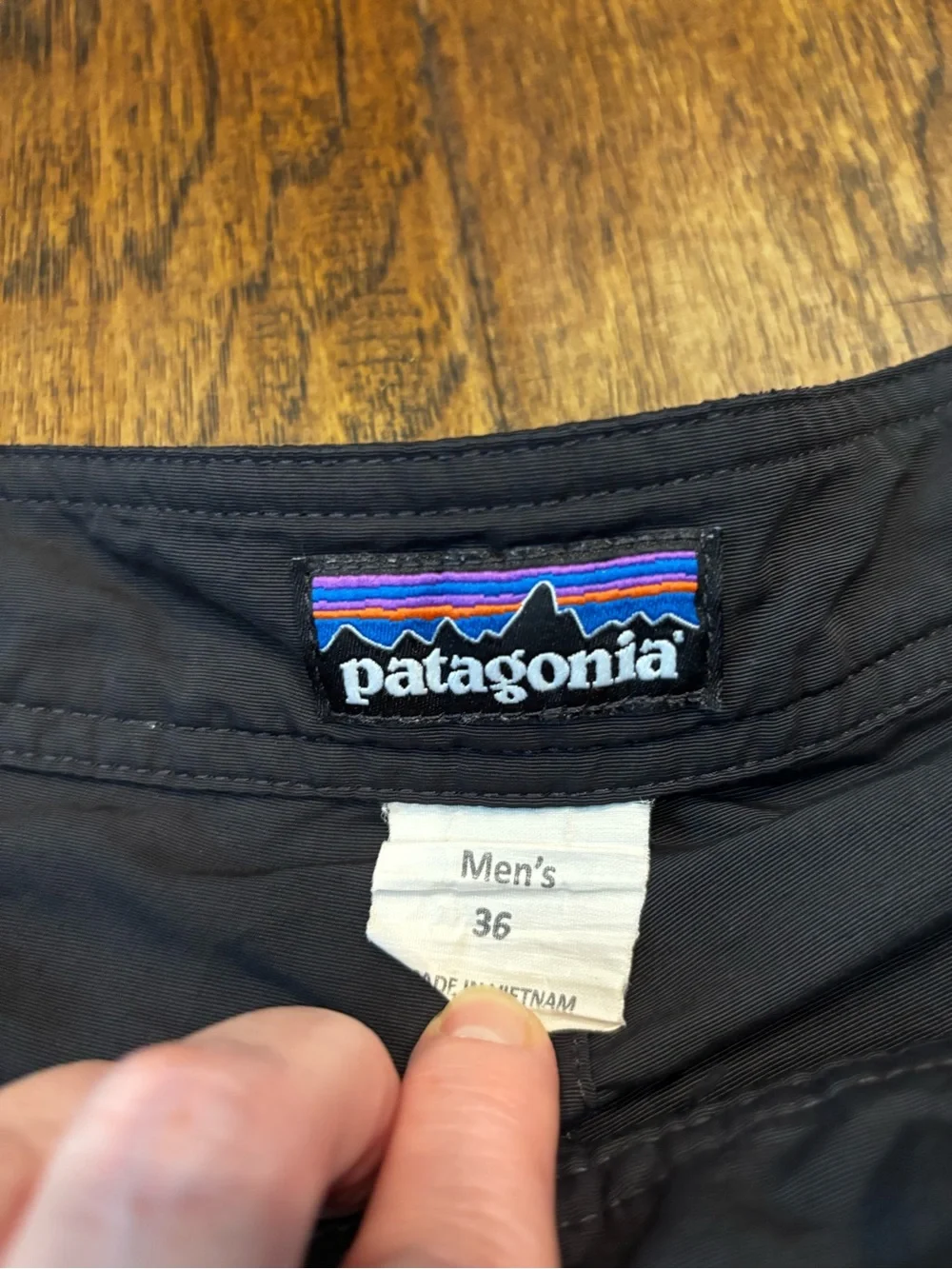 Men’s Patagonia Wavefarer Board Shorts Size 36